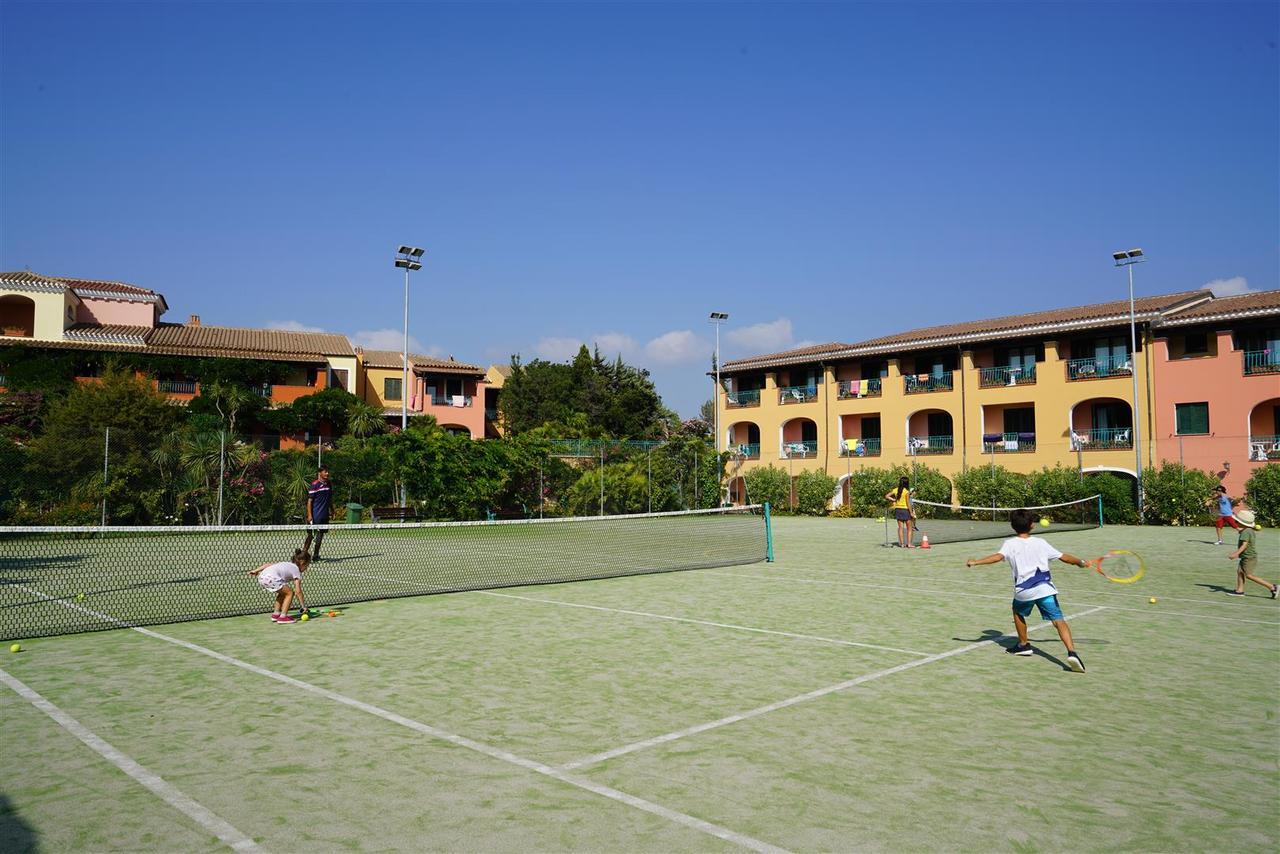 Nicolaus Club Torre Moresca Орозеи Екстериор снимка