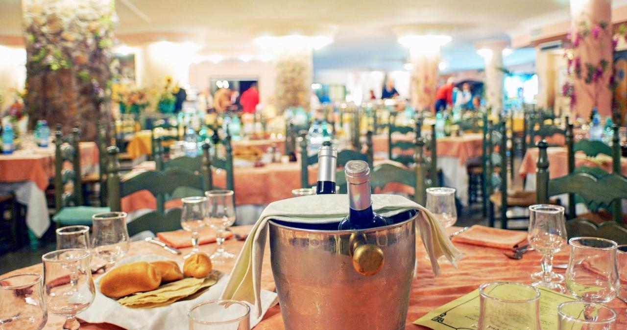 Nicolaus Club Torre Moresca Орозеи Екстериор снимка