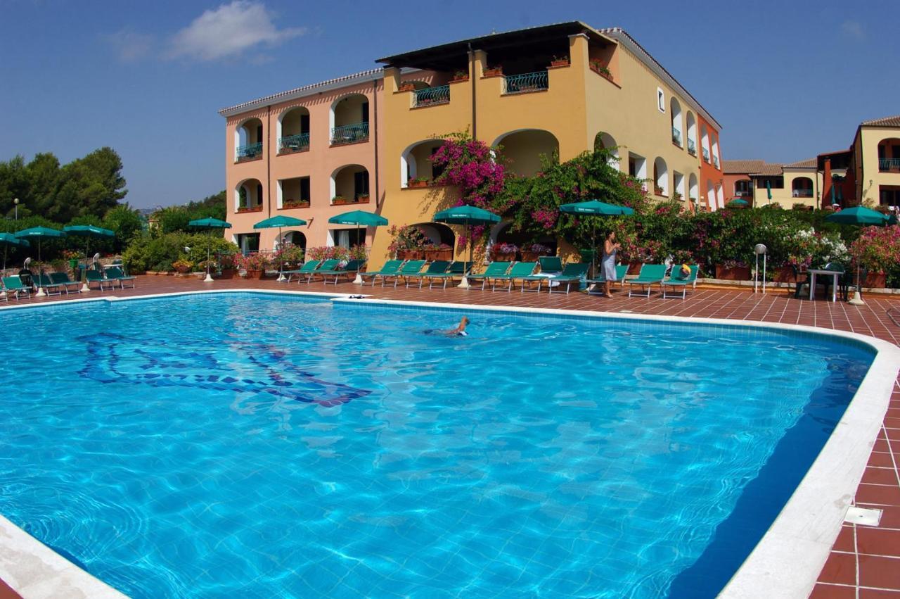 Nicolaus Club Torre Moresca Орозеи Екстериор снимка